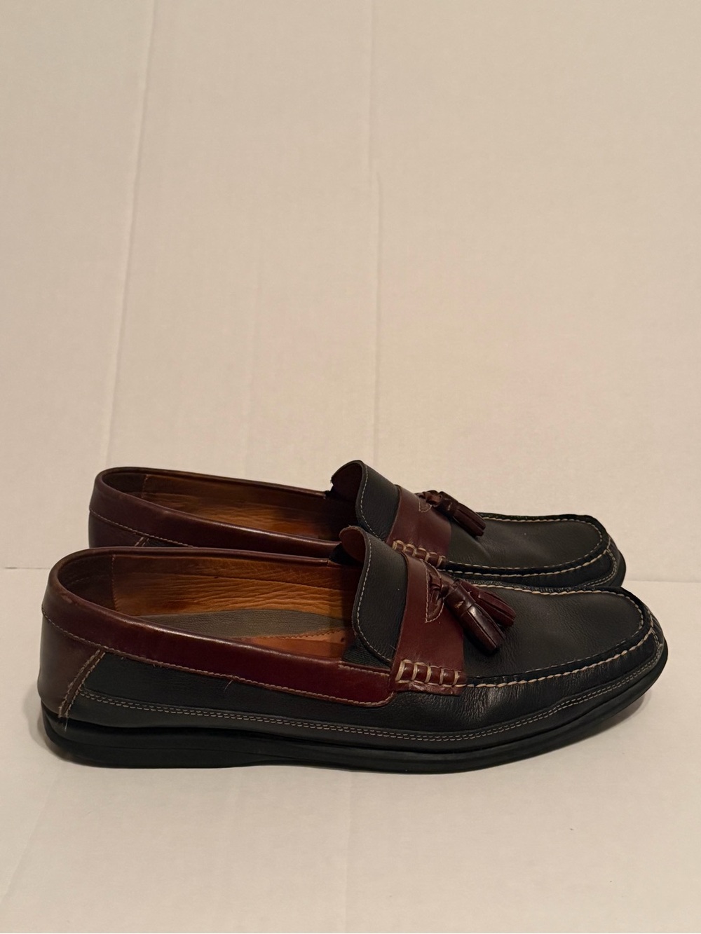 Johnston & MurphyMen's Black and Brown Tassel Loafers - Classic Leather Slip-Ons